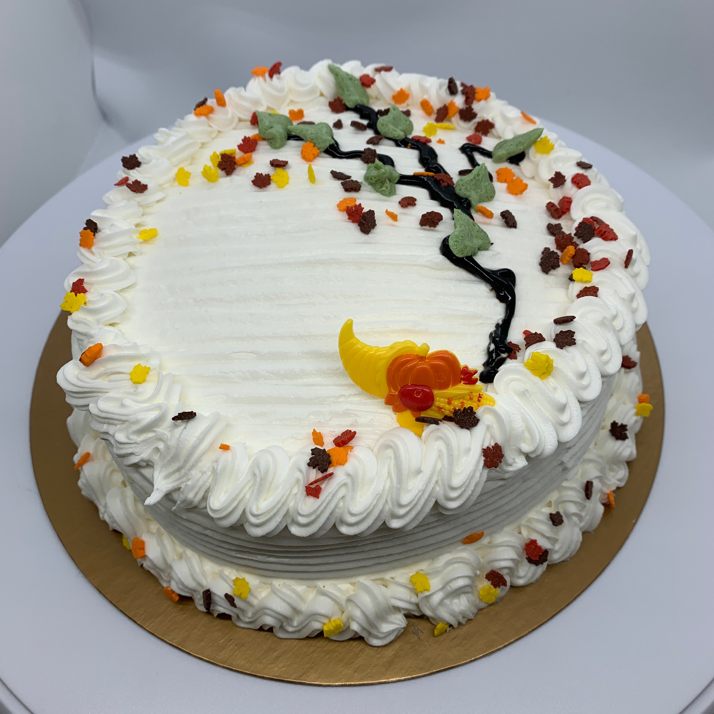 Decorated Cake: Fall leaves, round (Vanilla cake)